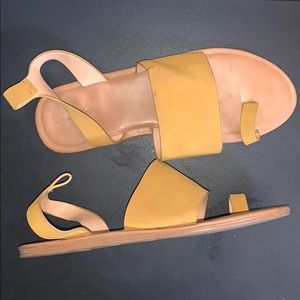 Sandals. Yellow. Strap.